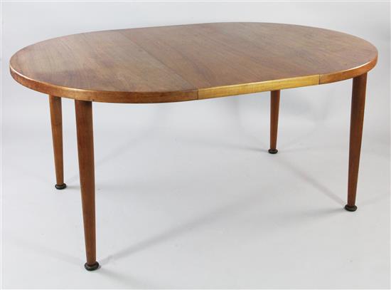 A Niels Moller teak dining suite, table extends to 7ft 1in. x 3ft 9.5in. x 2ft 6in.